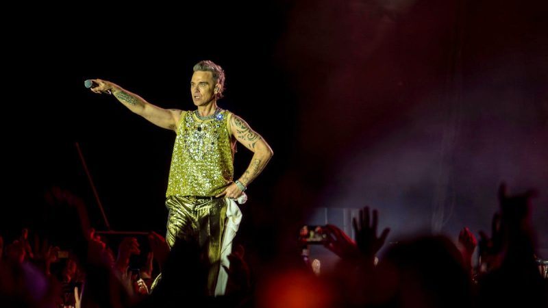 Robbie Williams révèle être atteint du syndrome de la Tourette