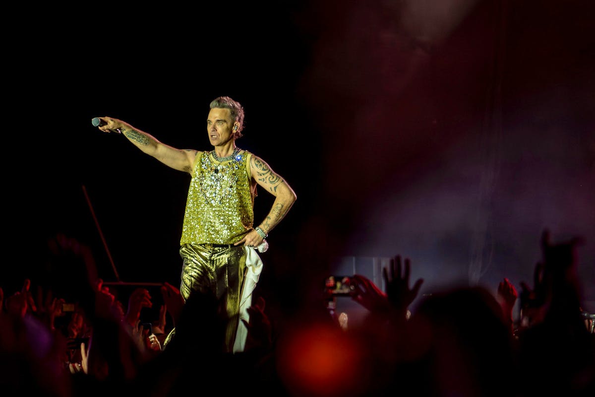 Robbie Williams révèle être atteint du syndrome de la Tourette