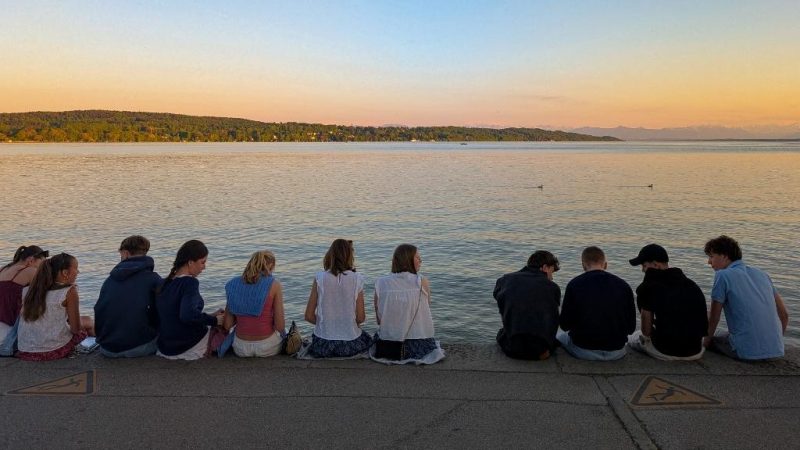 En Suisse, la famille demeure au cœur du réseau social des jeunes selon une vaste étude